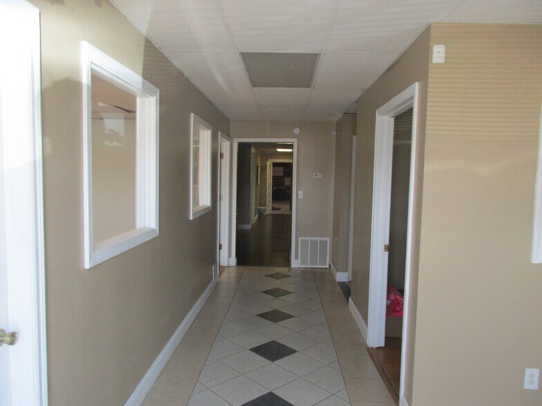 More Photos Of 7619-7621 E 46th Pl, Tulsa Showroom For Sale