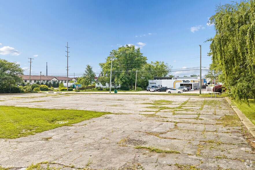 More Photos Of 661 Griswold Rd, Elyria Land For Sale