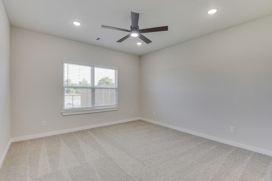 More Photos Of 4405 Clovis Ct, Midlothian Apartments For Sale