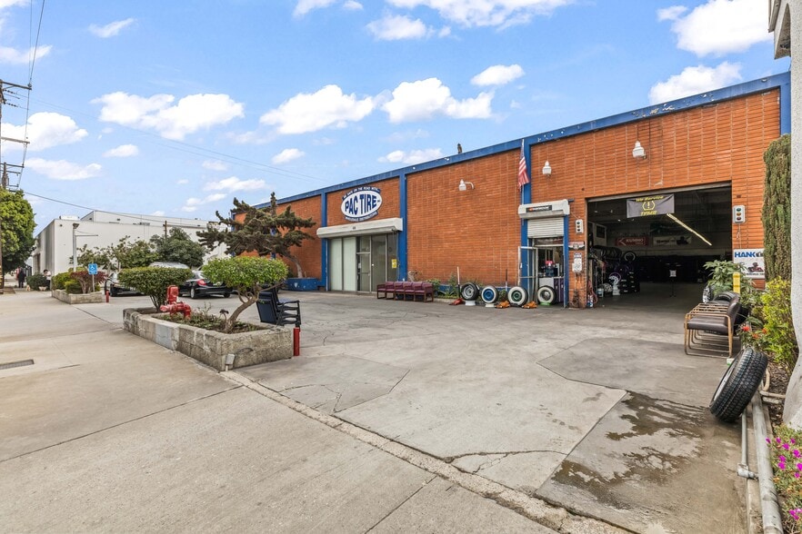 More Photos Of 400 W Alondra Blvd, Gardena Warehouse For Sale