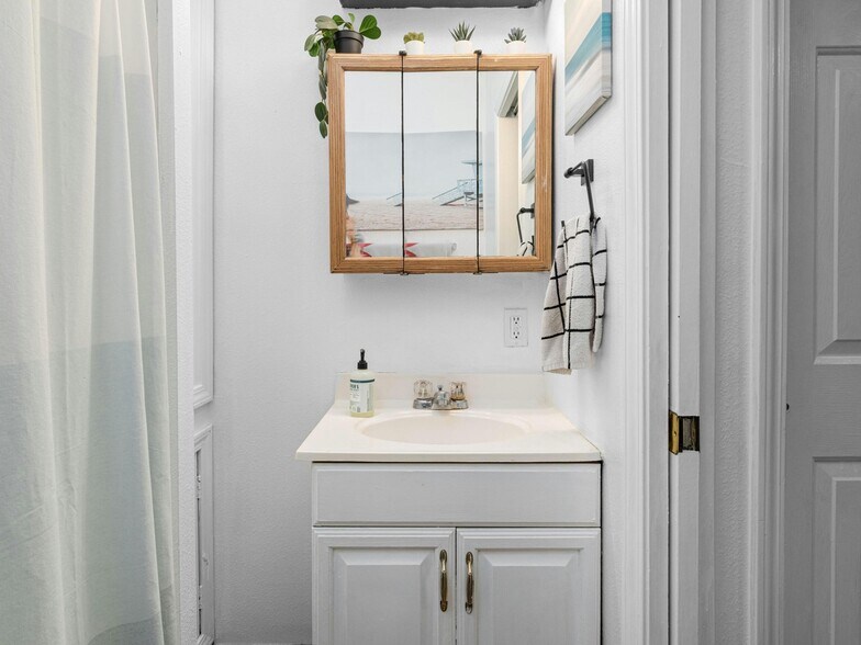 More Photos Of 2802 Whitis Ave, Austin Apartments For Sale