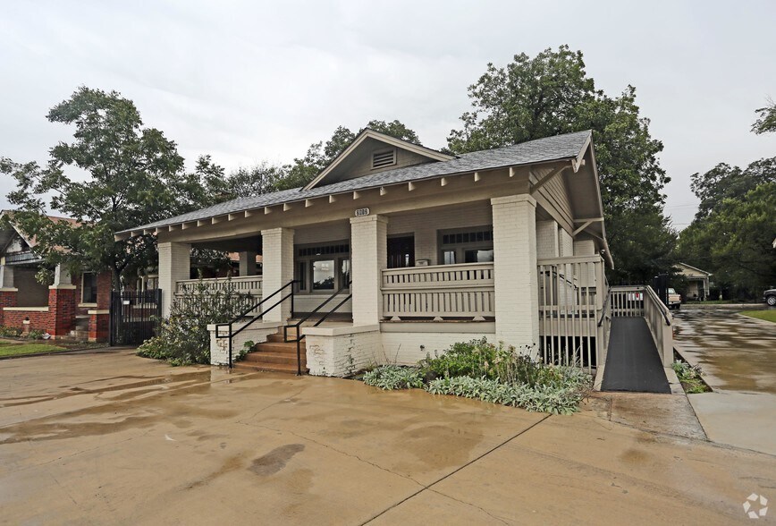 More Photos Of 2812 Hemphill St, Fort Worth Office For Sale