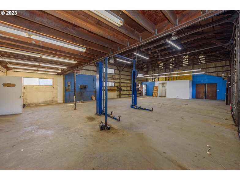 More Photos Of 1515 Newmark Ave, Coos Bay Auto Dealership For Sale