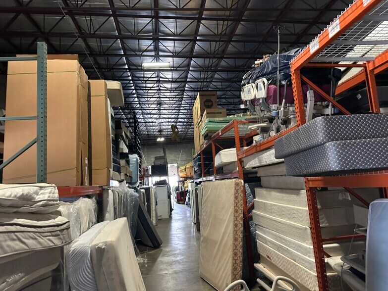 More Photos Of 107 Caroline St, Bloomington Warehouse For Sale