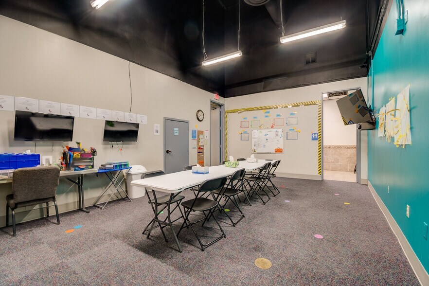 More Photos Of 5819 10th St, Katy Storefront For Sale