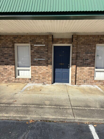 Primary Photo Of 501 S Wise Dr, Sumter Office For Lease