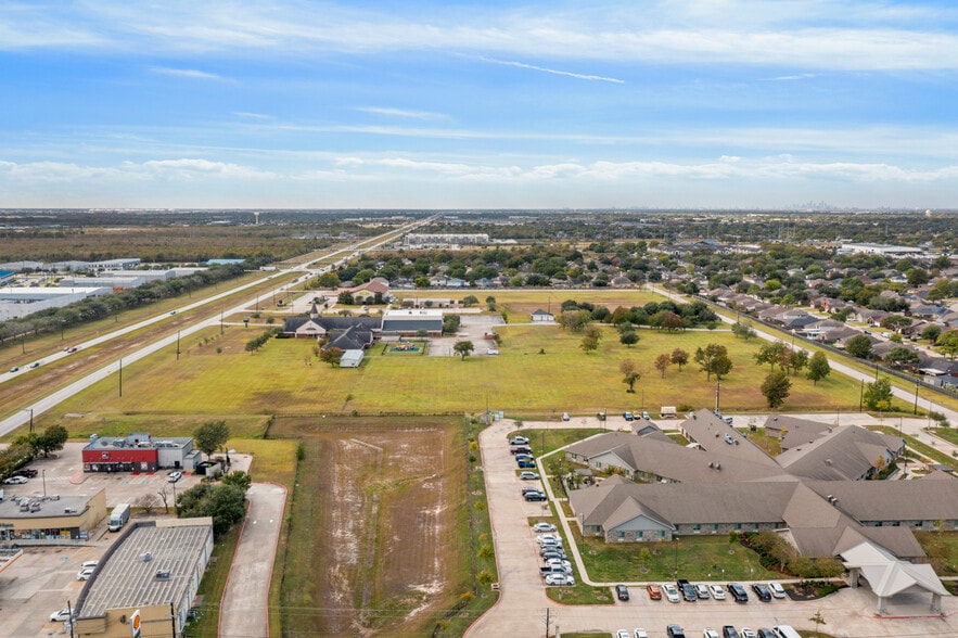 More Photos Of 9601 Fairmont Parkway, La Porte Land For Sale