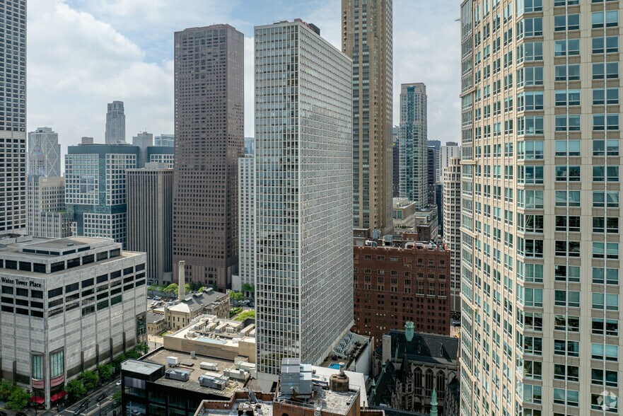 More Photos Of 111 E Chestnut St, Chicago Apartments For Lease