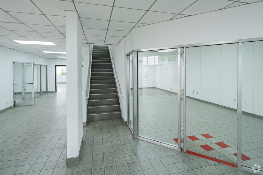 More Photos Of 8559 Artesia Blvd, Bellflower Auto Dealership For Sale