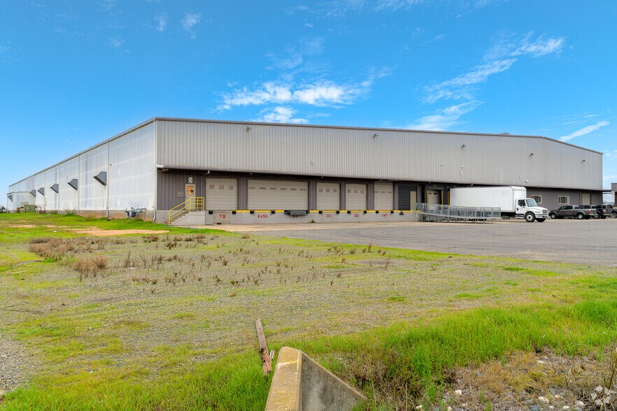 Primary Photo Of 1370 Furneaux Rd, Olivehurst Manufacturing For Lease