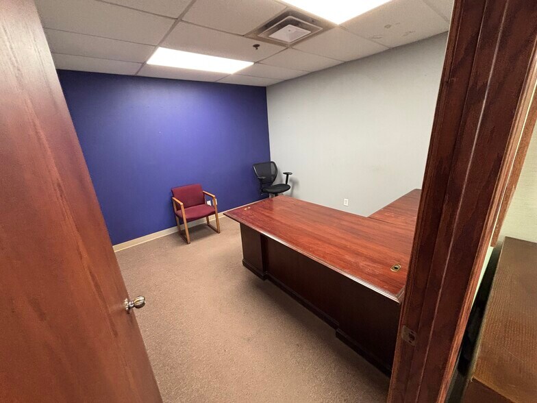 More Photos Of 4003 J St SW, Cedar Rapids Warehouse For Lease