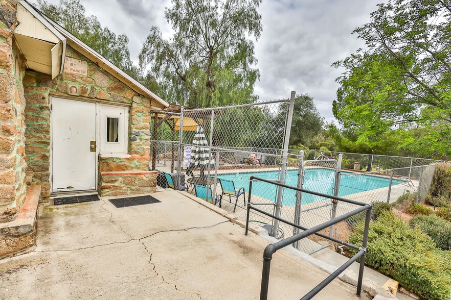 More Photos Of 41431 Gibbel Rd, Hemet Apartments For Sale