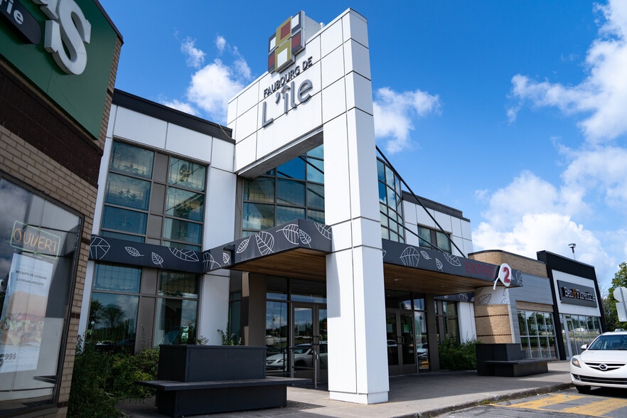 More Photos Of 101 Boul Cardinal-Léger, Pincourt General Retail For Lease