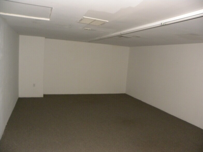 More Photos Of 1101-1119 S La Brea Ave, Los Angeles Freestanding For Lease