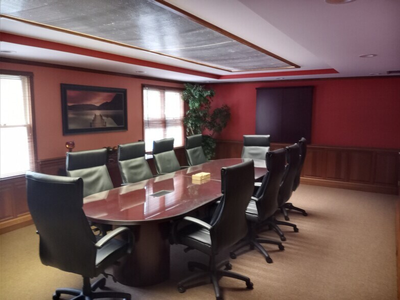 More Photos Of 261 W Johnstown Rd, Columbus Coworking Space