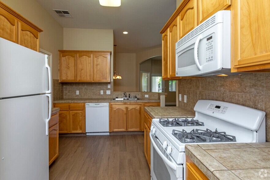 More Photos Of 8400 White Rock Dr, Bakersfield Apartments For Sale