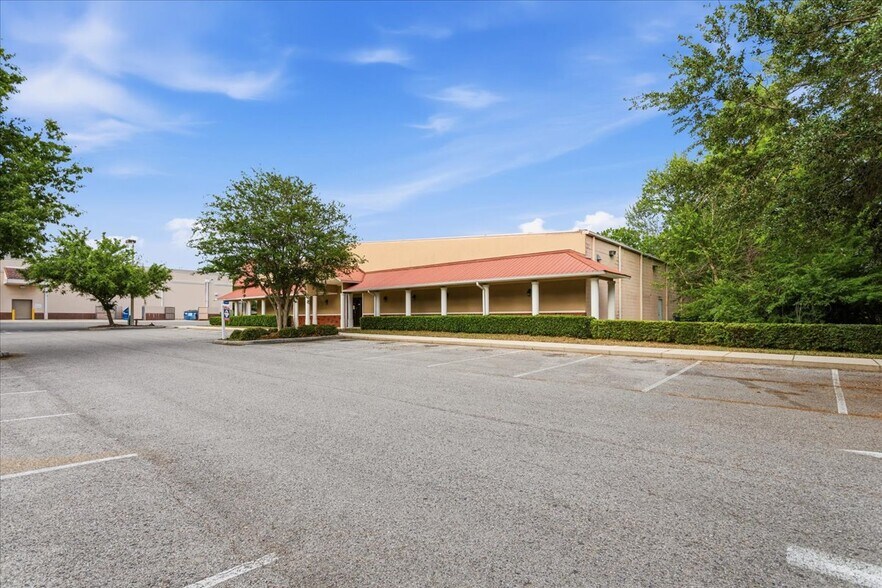 More Photos Of 15043 Main St, Alachua Showroom For Sale