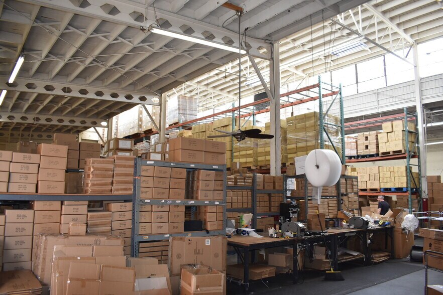More Photos Of 851 E 60th St, Los Angeles Warehouse For Sale