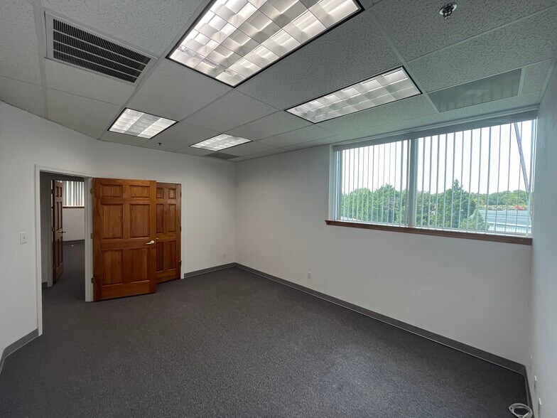 More Photos Of 1616 Centerville Tpke, Virginia Beach Light Distribution For Lease