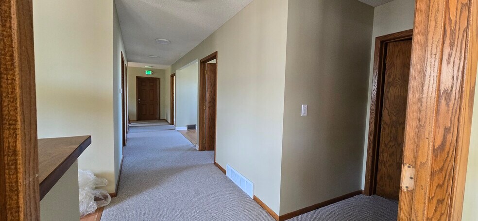 More Photos Of 125 2nd St N, Delano Office For Lease