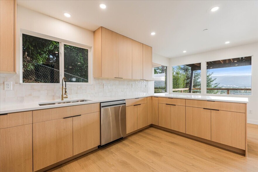 More Photos Of 520 Columbia St, Cathlamet Apartments For Sale