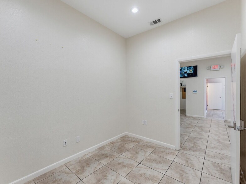 More Photos Of 3347 SW 7th St, Ocala Distribution For Sale