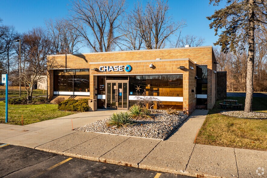 Primary Photo Of 14206 N Fenton Rd, Fenton Freestanding For Lease