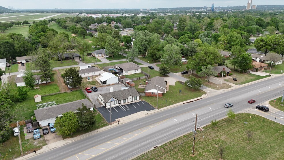 More Photos Of 1217 W Main St, Jenks Office For Lease