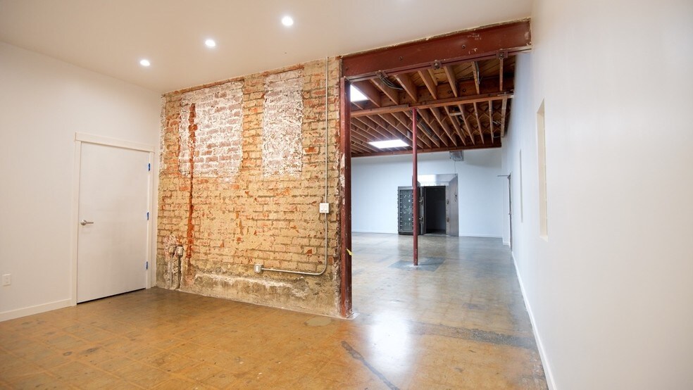 More Photos Of 8740 S Sepulveda Blvd, Los Angeles Storefront Retail Office For Lease