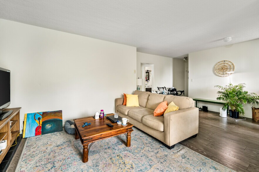 More Photos Of 10961 Rose Ave, Los Angeles Apartments For Sale