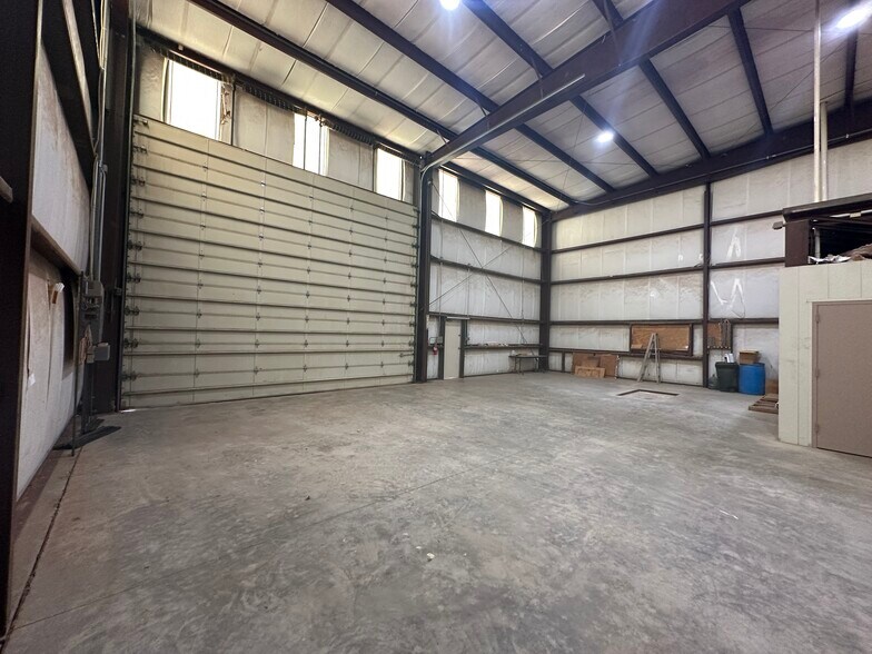 More Photos Of 1810 Lee Ave, Odessa Warehouse For Lease