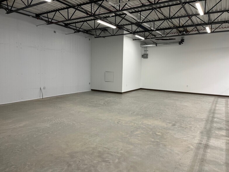 More Photos Of 1100 Lakeside Parkway, Flower Mound Industrial For Lease