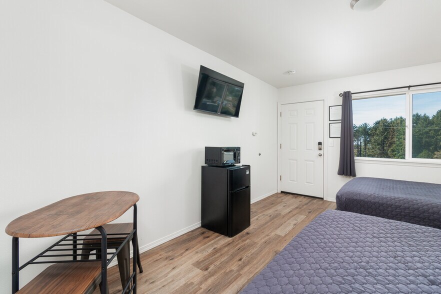 More Photos Of 3510 NE Highway 101, Lincoln City Hotel For Sale