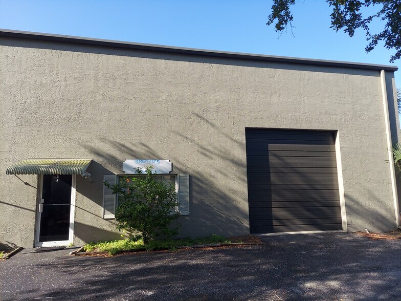 More Photos Of 131 Scarlett Blvd, Oldsmar Warehouse For Lease