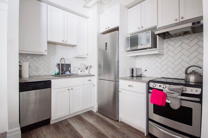 More Photos Of 1033 Granville St, Vancouver Apartments For Sale