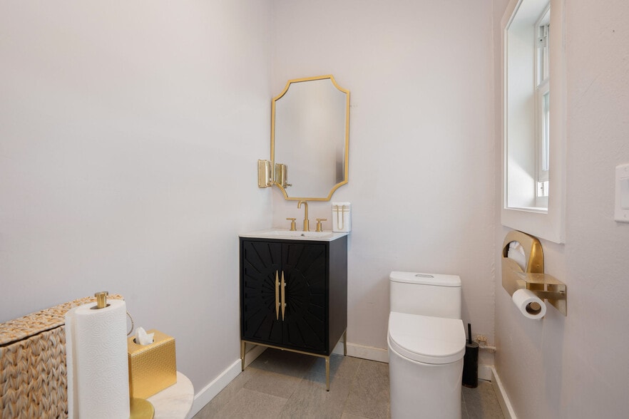 More Photos Of 224 Main St, Seal Beach Storefront For Sale