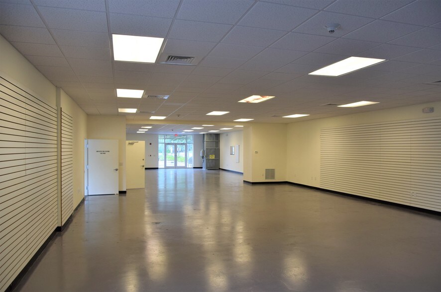 More Photos Of 800 W Indiantown Rd, Jupiter Storefront Retail Office For Sale