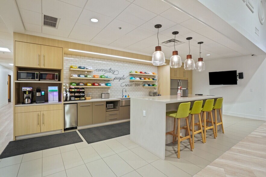 More Photos Of 201 Outerbelt St, Columbus Office For Sale