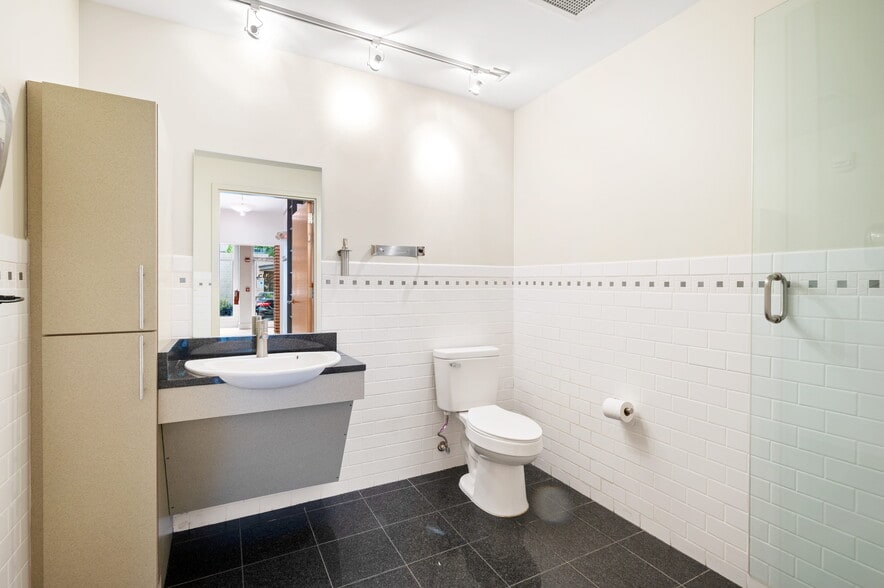 More Photos Of 2133 Southend Dr, Charlotte Apartments For Lease