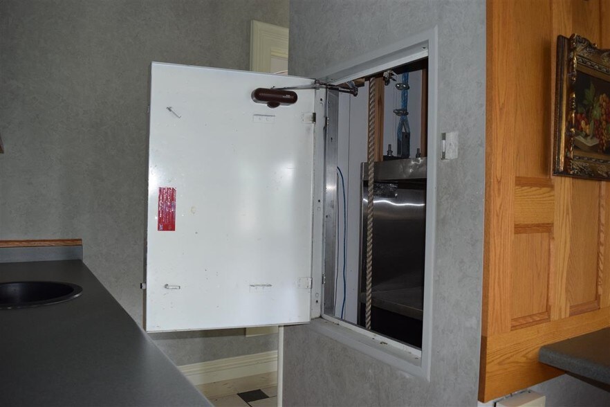 More Photos Of 138 1st St, Baraboo Office For Sale