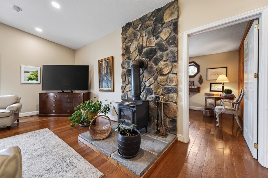 More Photos Of 1661 Turner Spur Rd, Fancy Gap Healthcare For Sale