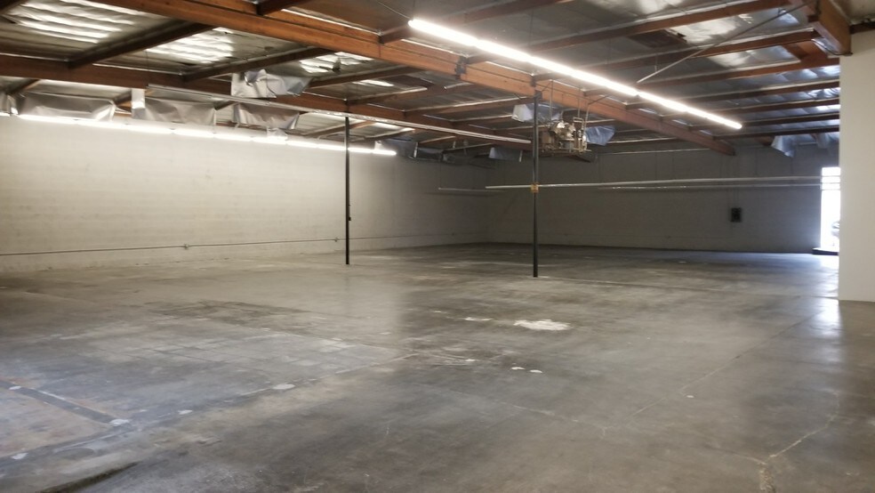 More Photos Of 1107 E 7th St, Los Angeles Manufacturing For Lease