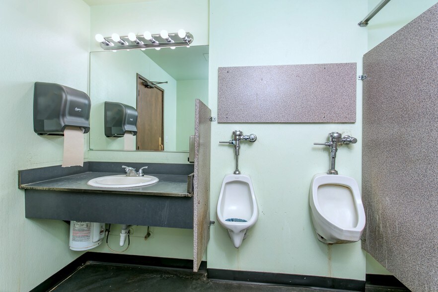 More Photos Of 710 S Columbia Ave, Connell Restaurant For Sale