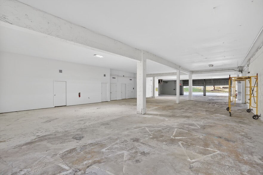 More Photos Of 500 W Flagler St, Miami Manufacturing For Lease