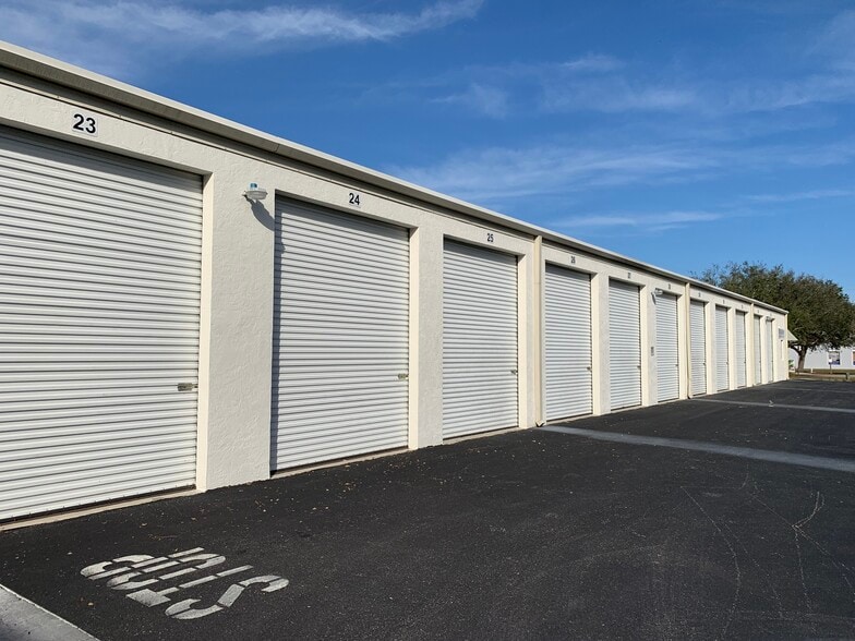 More Photos Of 122 Corporation Way, Venice Warehouse For Lease