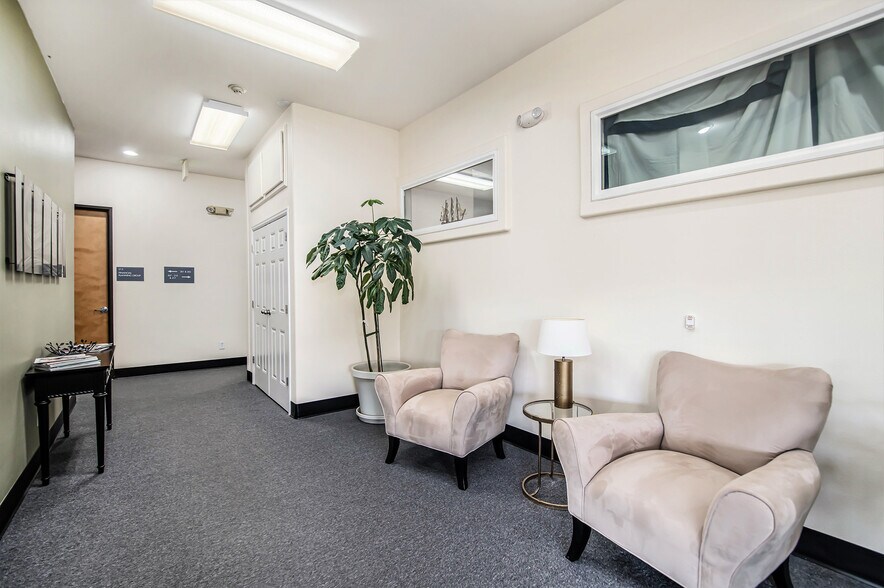 More Photos Of 10390 W Bradford Rd, Littleton Office Residential For Sale