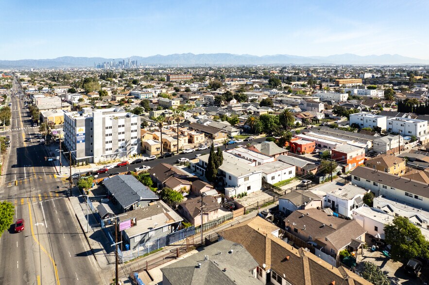 More Photos Of 732 W 76th St, Los Angeles Apartments For Sale