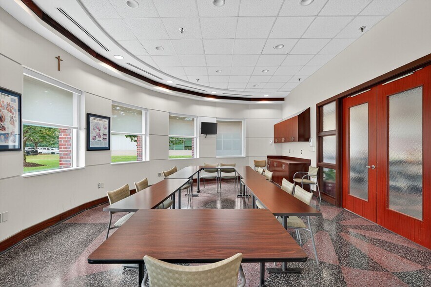 More Photos Of 8220 Meadowbridge Rd, Mechanicsville Medical For Lease