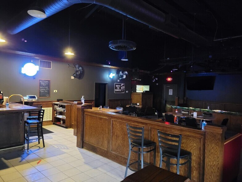 More Photos Of 2779 Whitten Rd, Memphis Bar For Sale