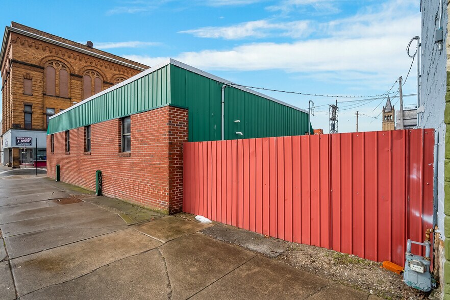 More Photos Of 114 W Church St, Marion Office Residential For Sale